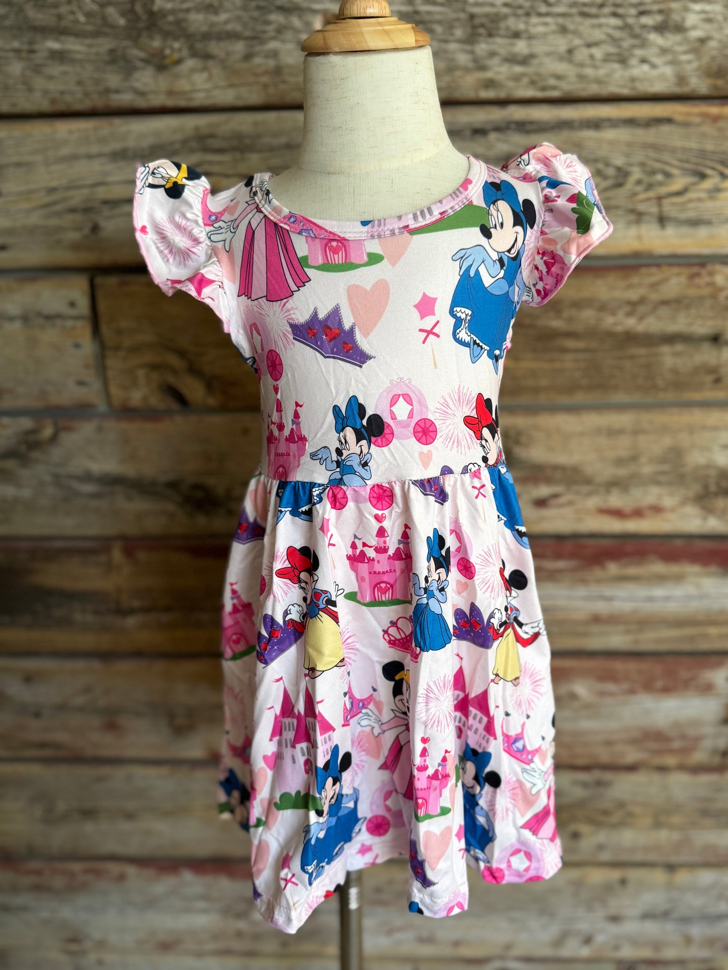 Mouse of Many Dresses